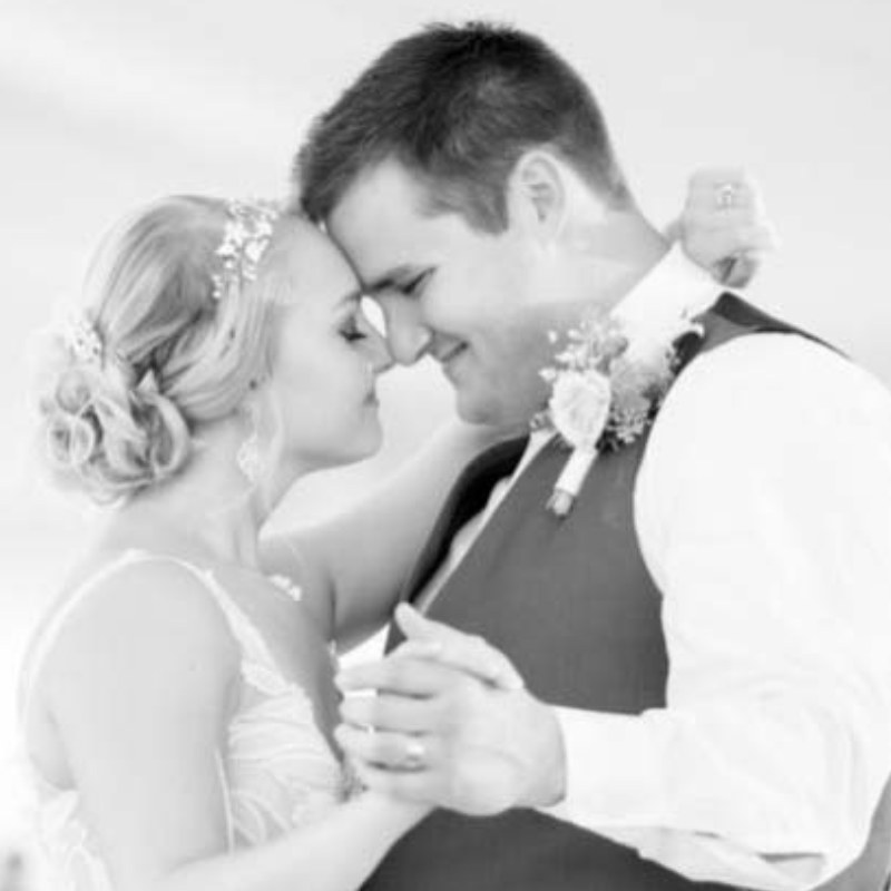 Bride & Groom: Relax & Connect